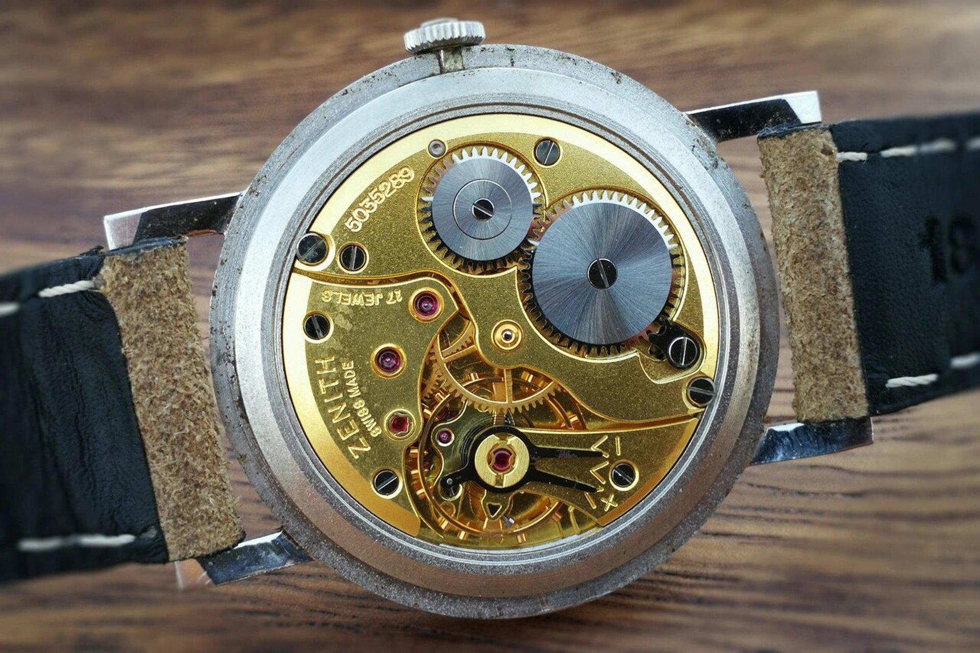 瑞士真力时稀有小三针古董表手卷机械表手表 这是一枚大约生产于六七