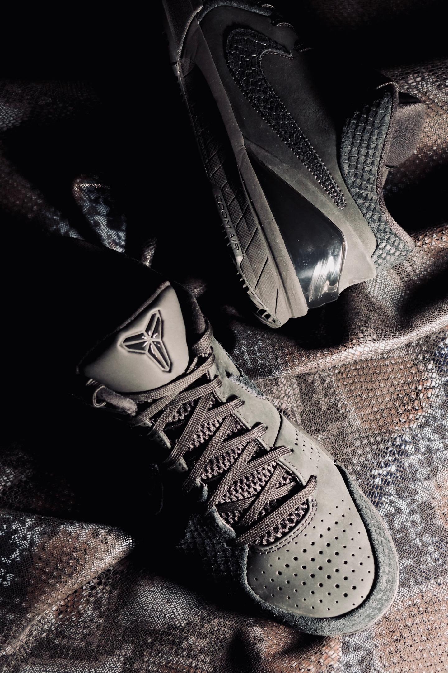 科比4黑曼巴 "蛇鳞"的质感很吸引我,是年度一双必入款