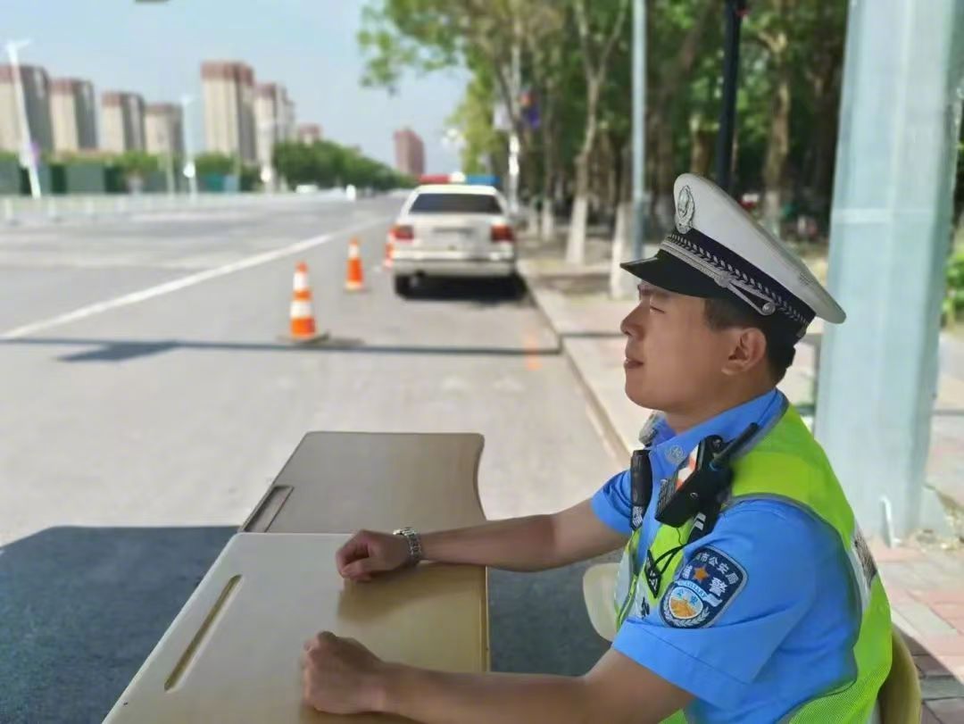 共有12万余名考生参加考试,为全面做好中考交通安保工作,沈阳公安交警