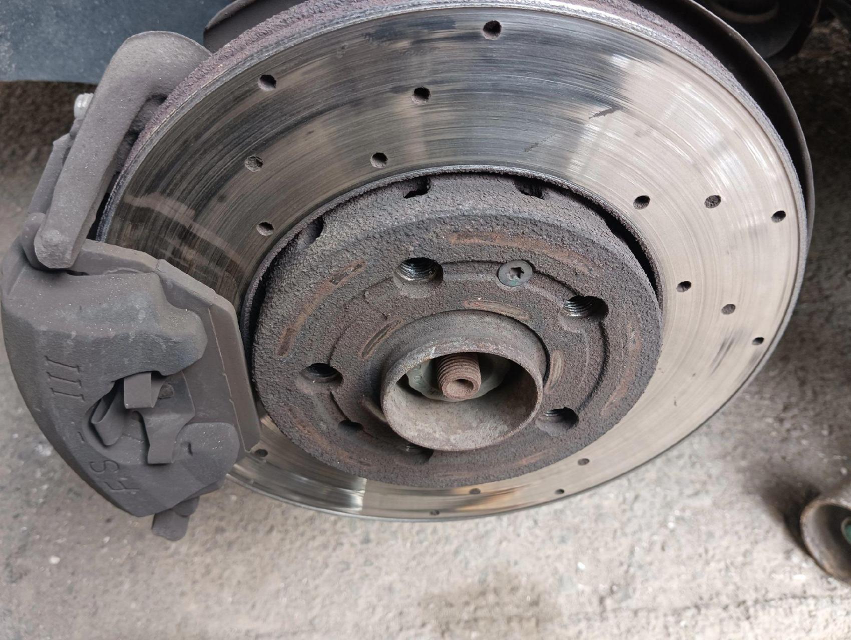 大众新桑塔纳刹车片刹车盘.大众新桑塔纳前轮刹车片刹车盘