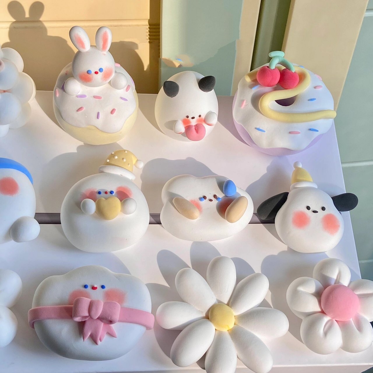 白色系粘土合集来咯 当你有很多白色粘土… 就可以制作这一堆小可爱辣