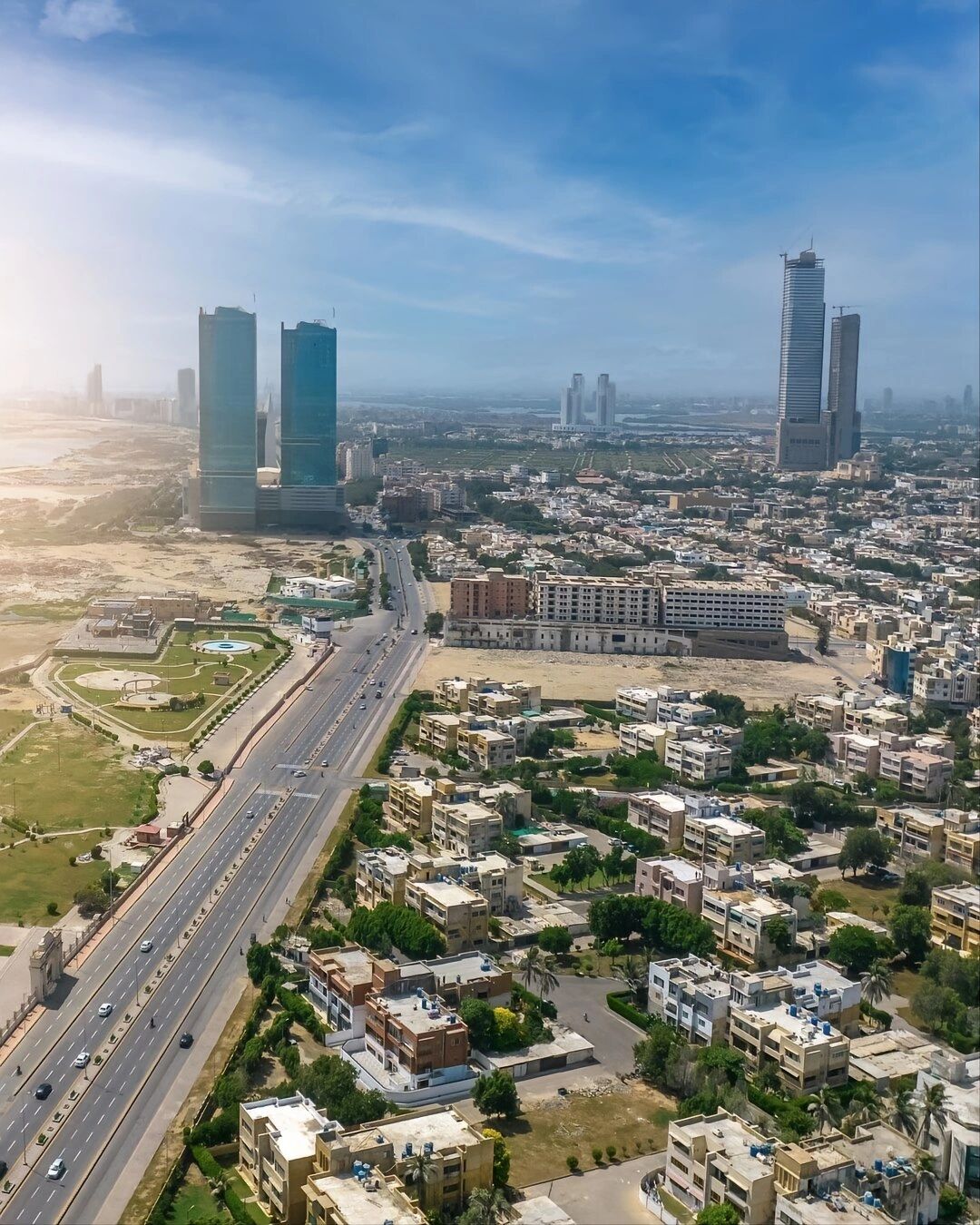 巴基斯坦第一大城市卡拉奇,人口2000多万,人均gdp5300美元