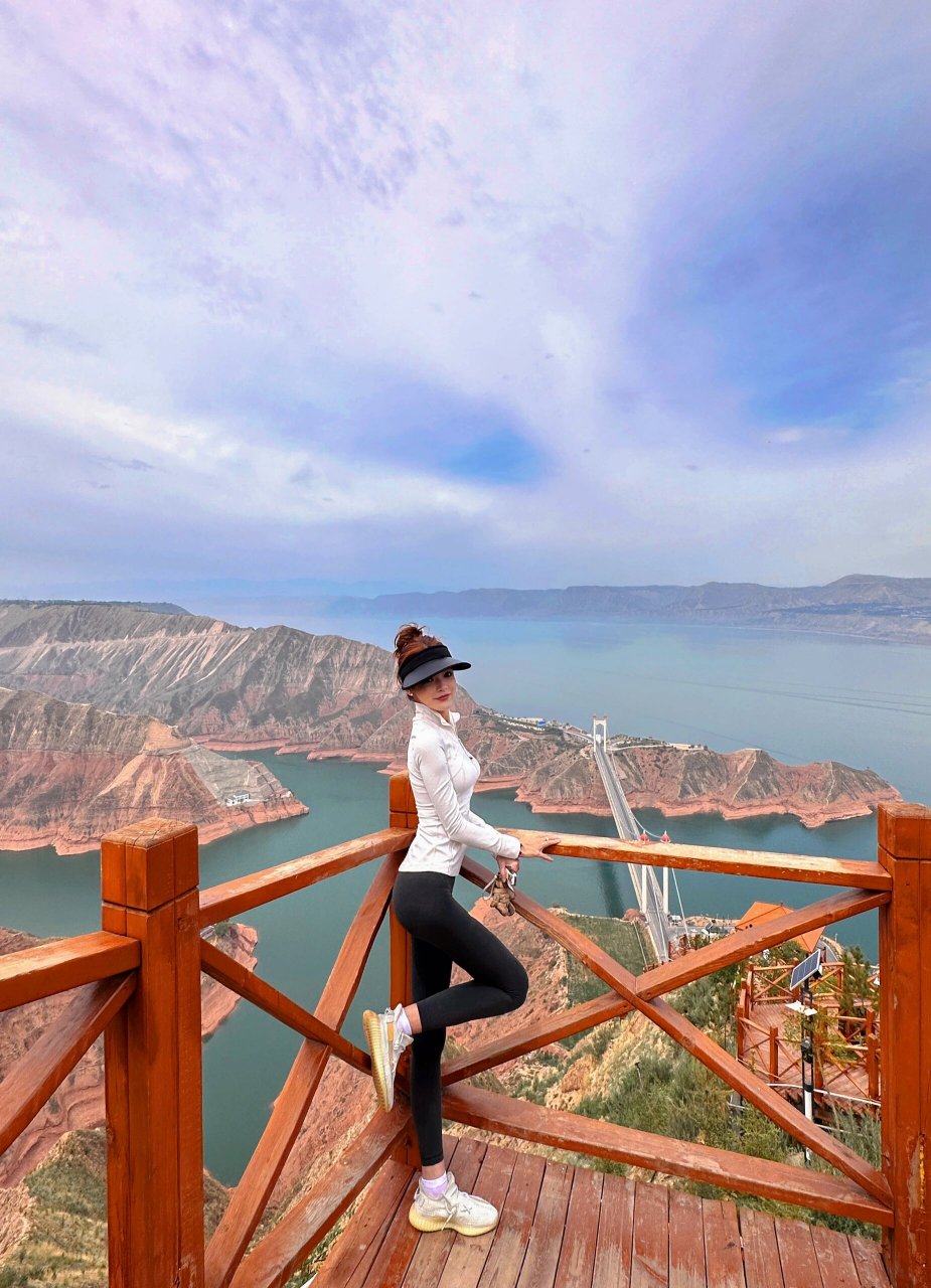 刘家峡水库 地址是:刘家峡东乡县奔驰沟观景台 搜这里就到啦,不要过桥