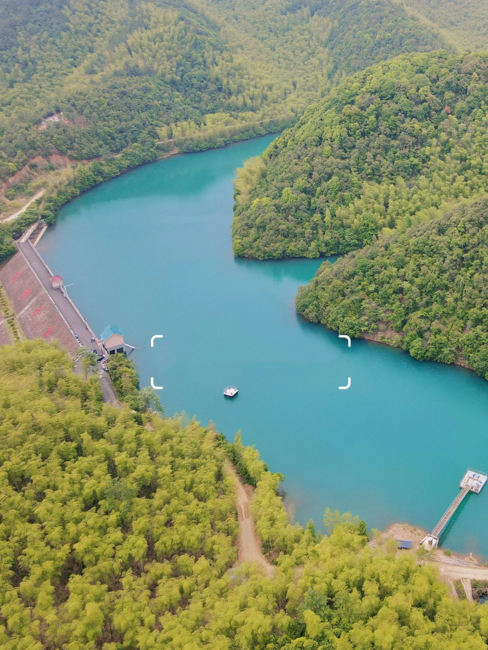 没想到距离杭州五十分钟车程,余杭黄湖镇的青山村94,竟是一个具有