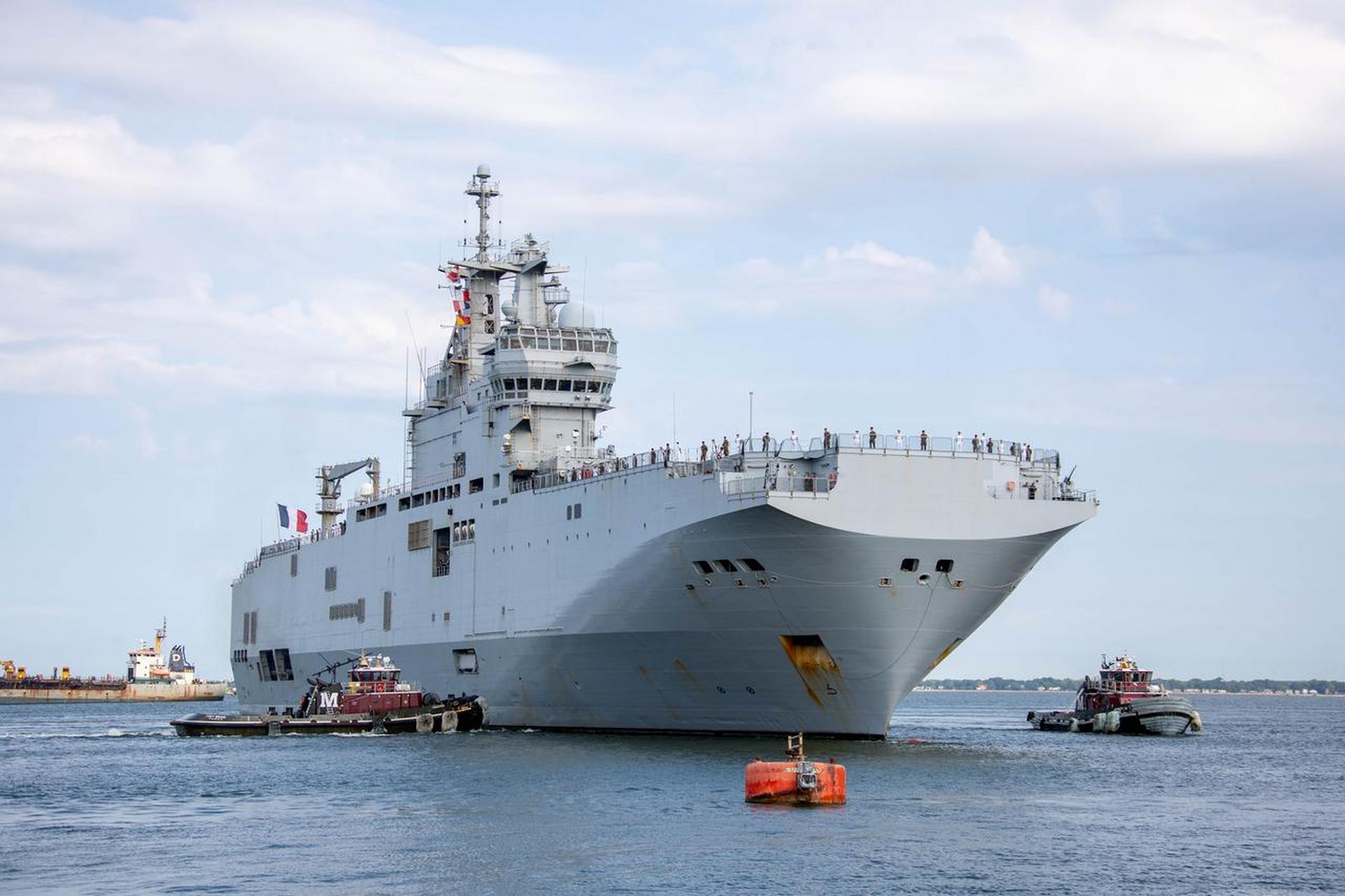 法国海军西北风级两栖攻击舰fs tonnerre(l9014)到达美国弗吉尼亚州