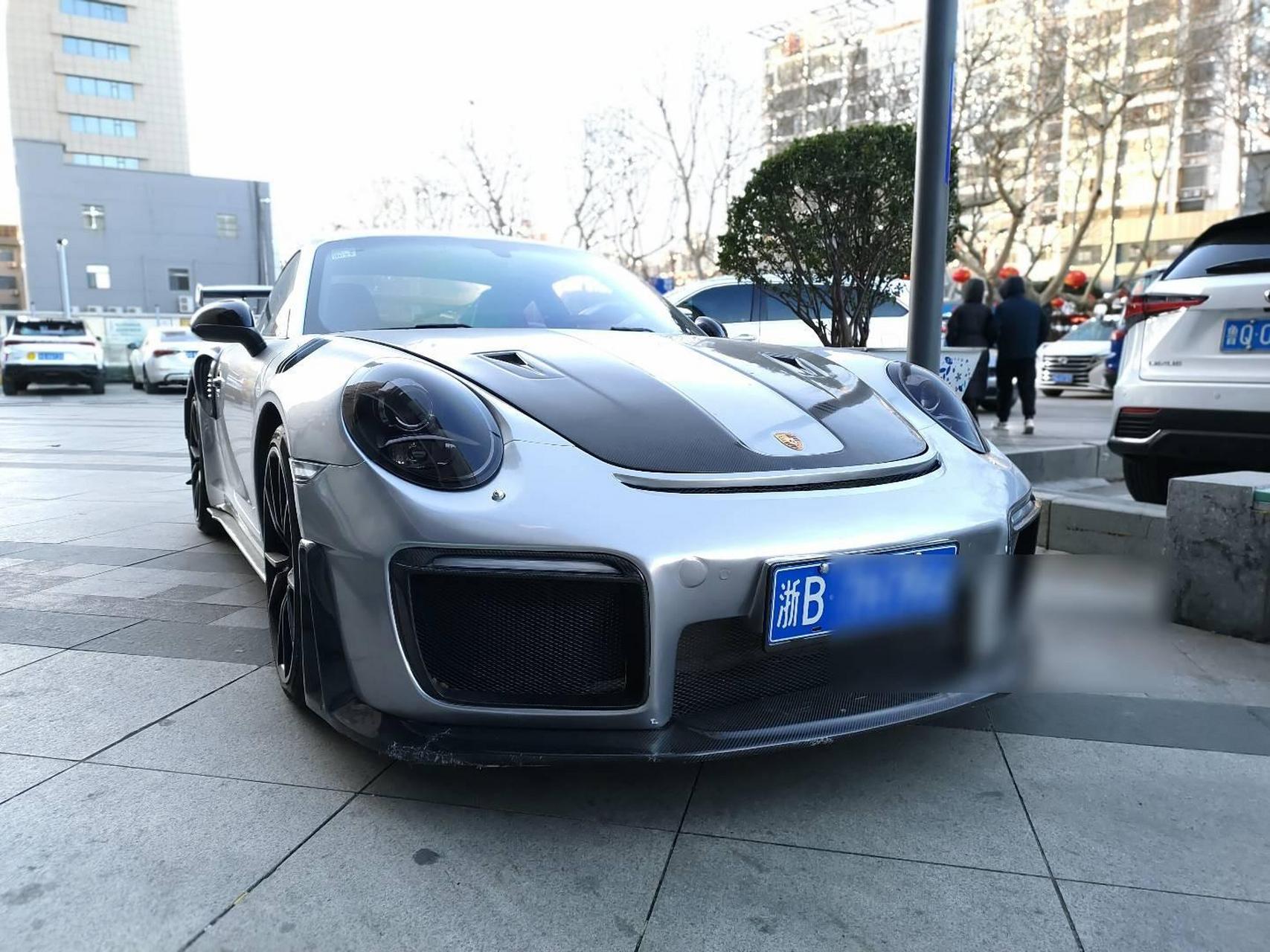 保时捷911 gt2 rs全国50台心中的蛙王903.8升双涡轮增压v6发动机2.