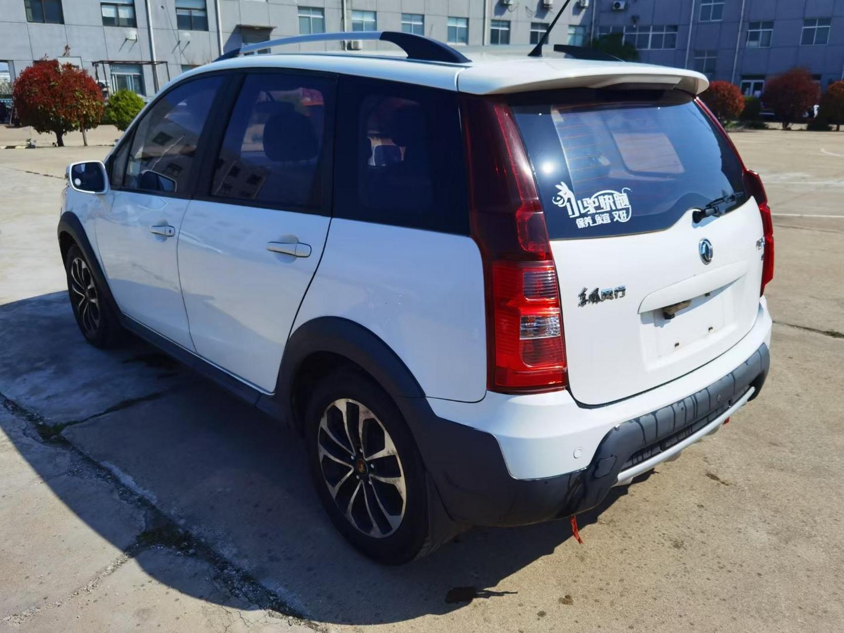 16年11月东风风行景逸x3,1.5l三菱发动机,油耗低,经济实惠.