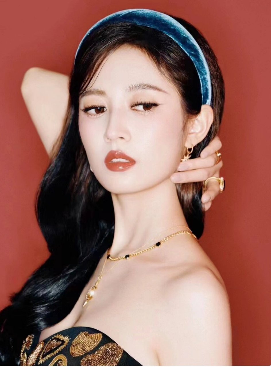 moschino @陈钰琪 陈钰琪身穿moschino 礼服