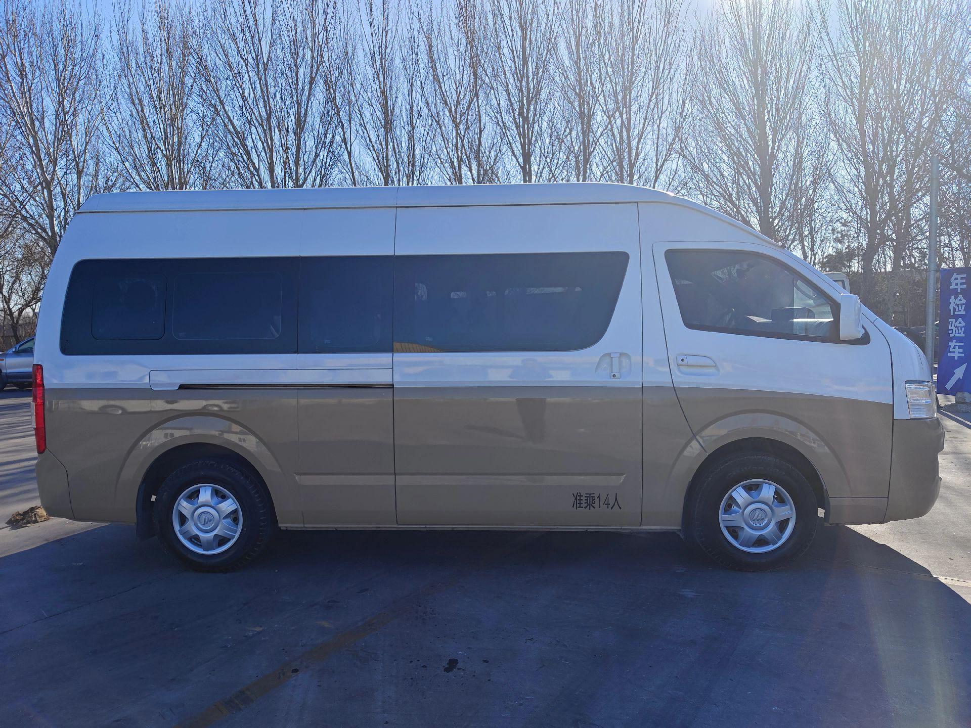 福田g9中型14座.福田风景g9:14座中型客车,2