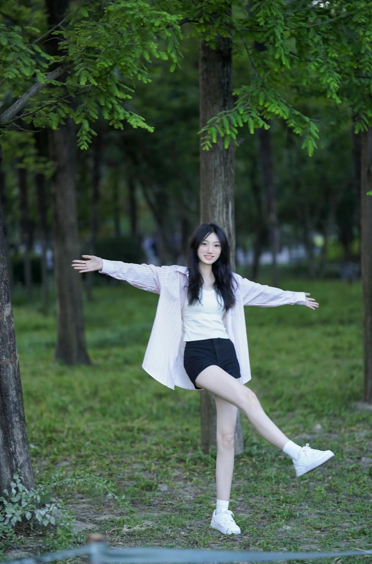 当然能拍妹子是我的荣幸,这里要谢谢美女的出镜,小姐姐颜值百里挑一