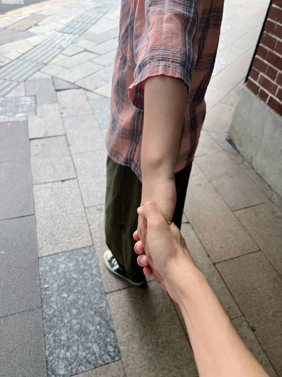 两个男生的生活|出门逛街散步会不会牵手08   今天玩了一天,很快就