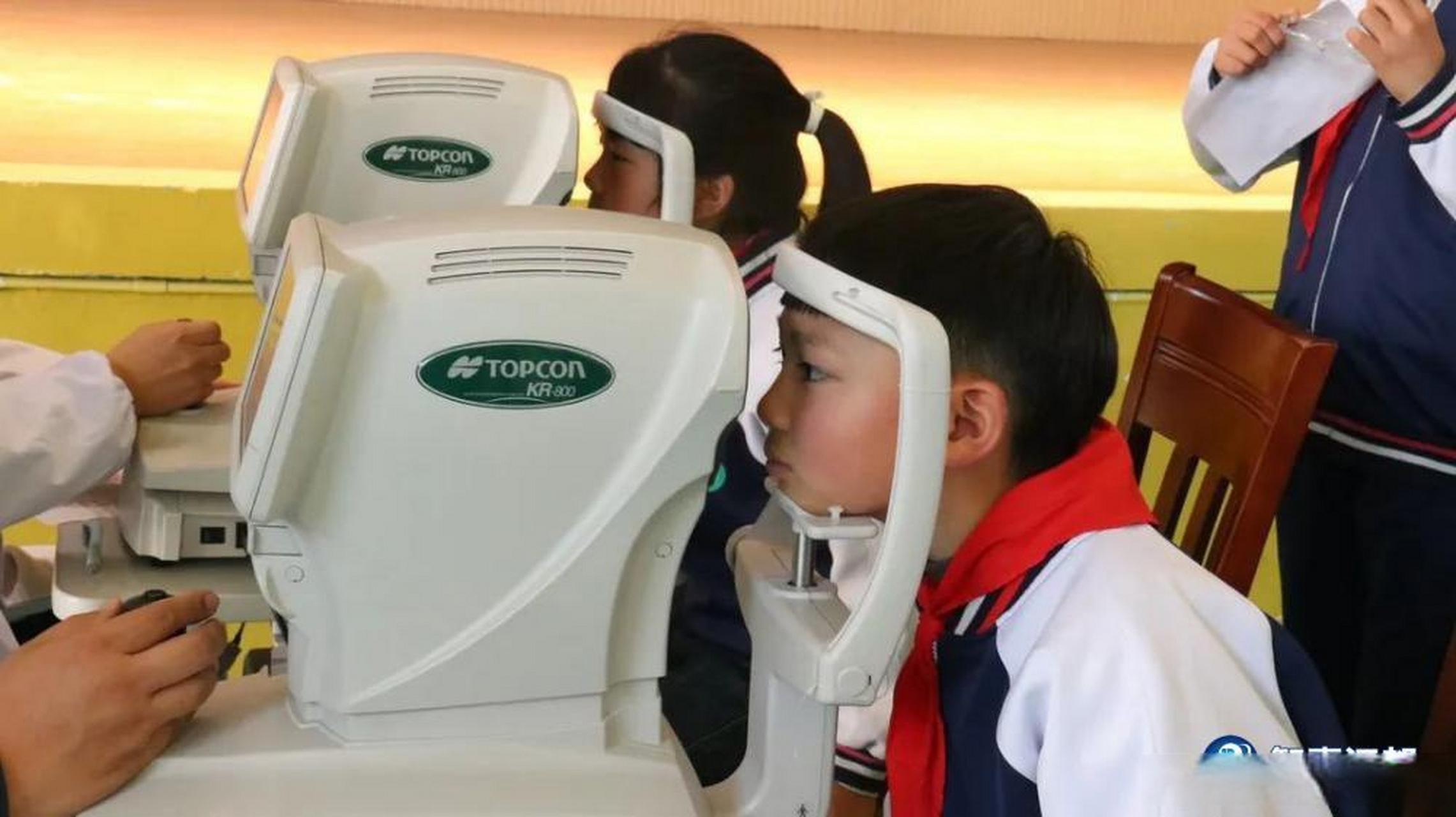 【近视防控宣传教育走进江都塘头小学】今年3月是全国第8个近视防控