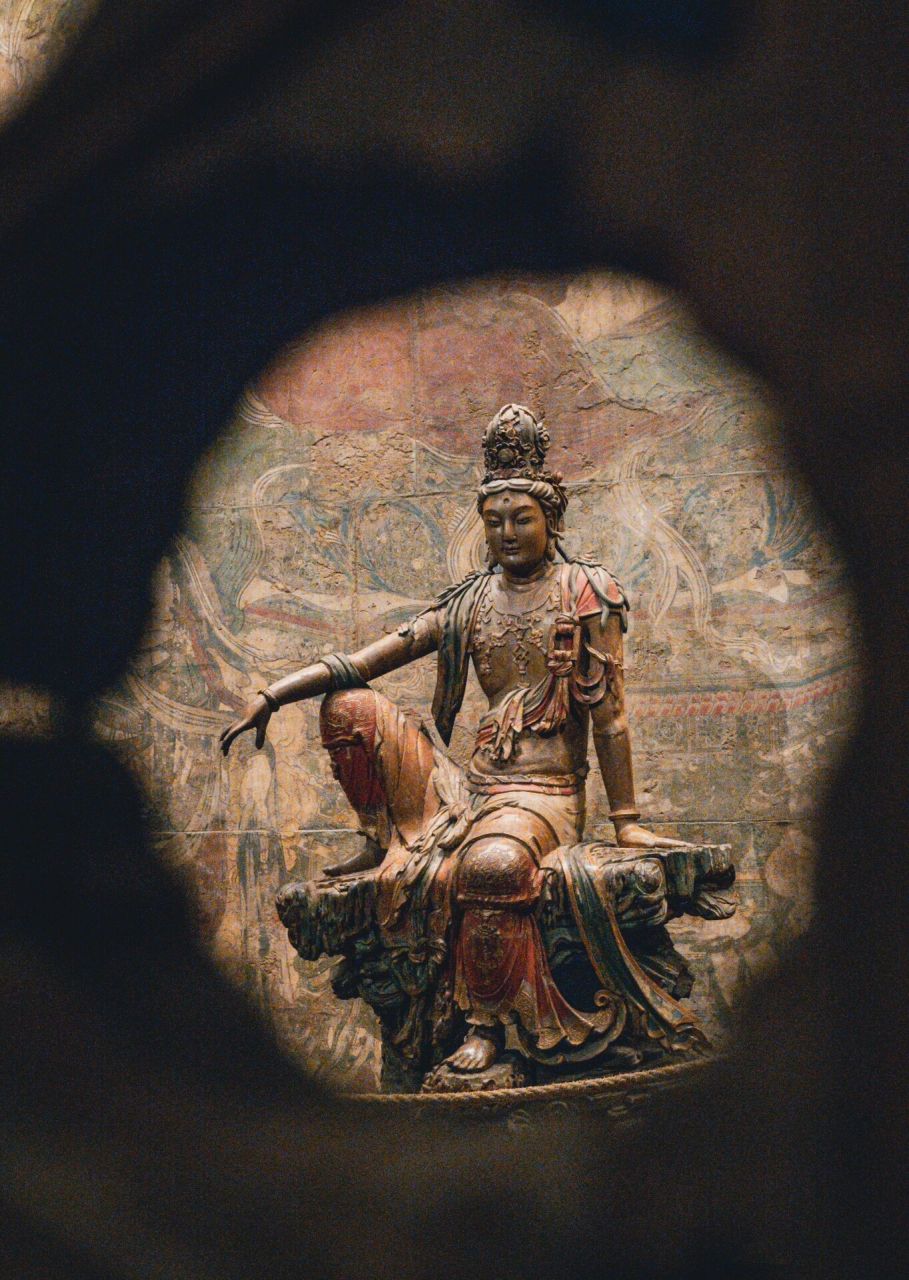 为了看一眼这尊辽代彩绘木雕水月观音,专程从湾区坐飞机来了堪萨斯城