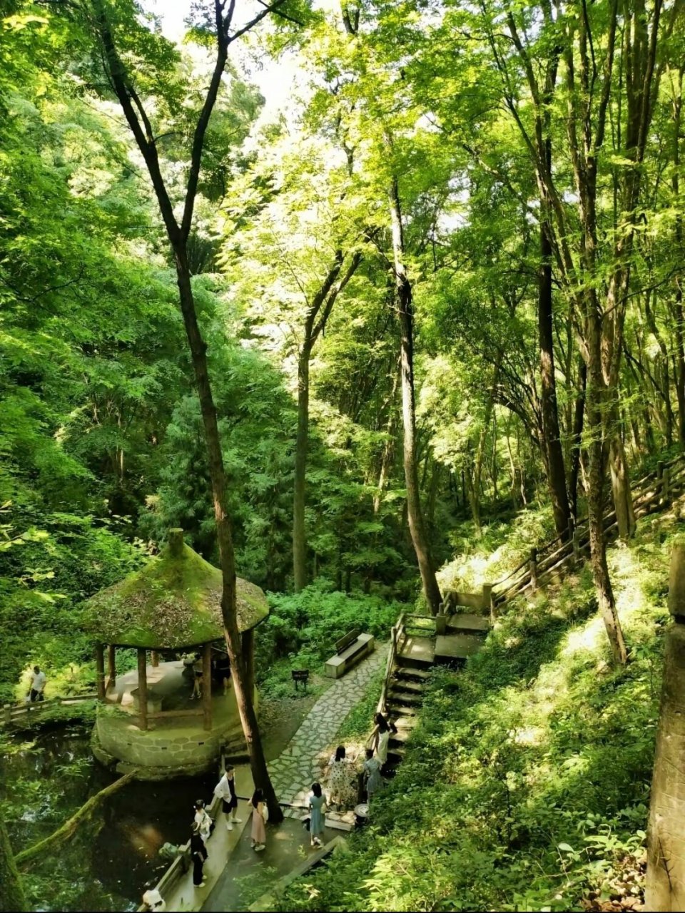 香溪洞 香溪洞位于安康城南三公里处,始建于明代成化初年国家4a级景区