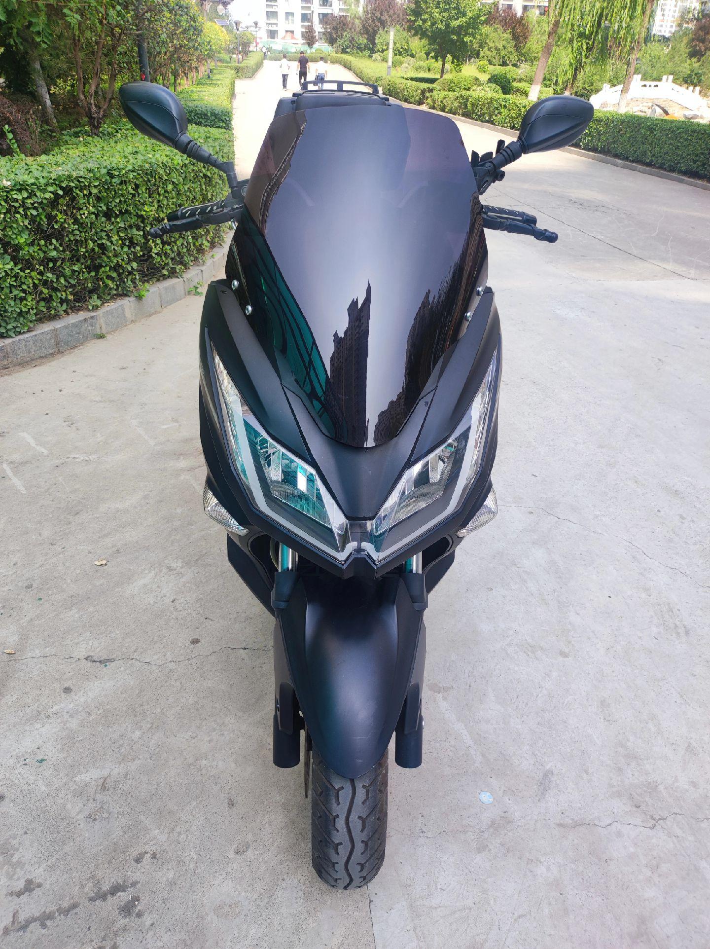 日雅150踏板摩托车,国四电喷,成色新,机器好,音响震天,刚安全行驶八千