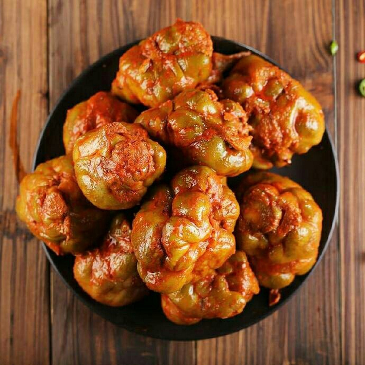 一,苤蓝疙瘩(撇了),又称土苤,茄莲,球茎甘蓝,橄榄球等,为十字花科二