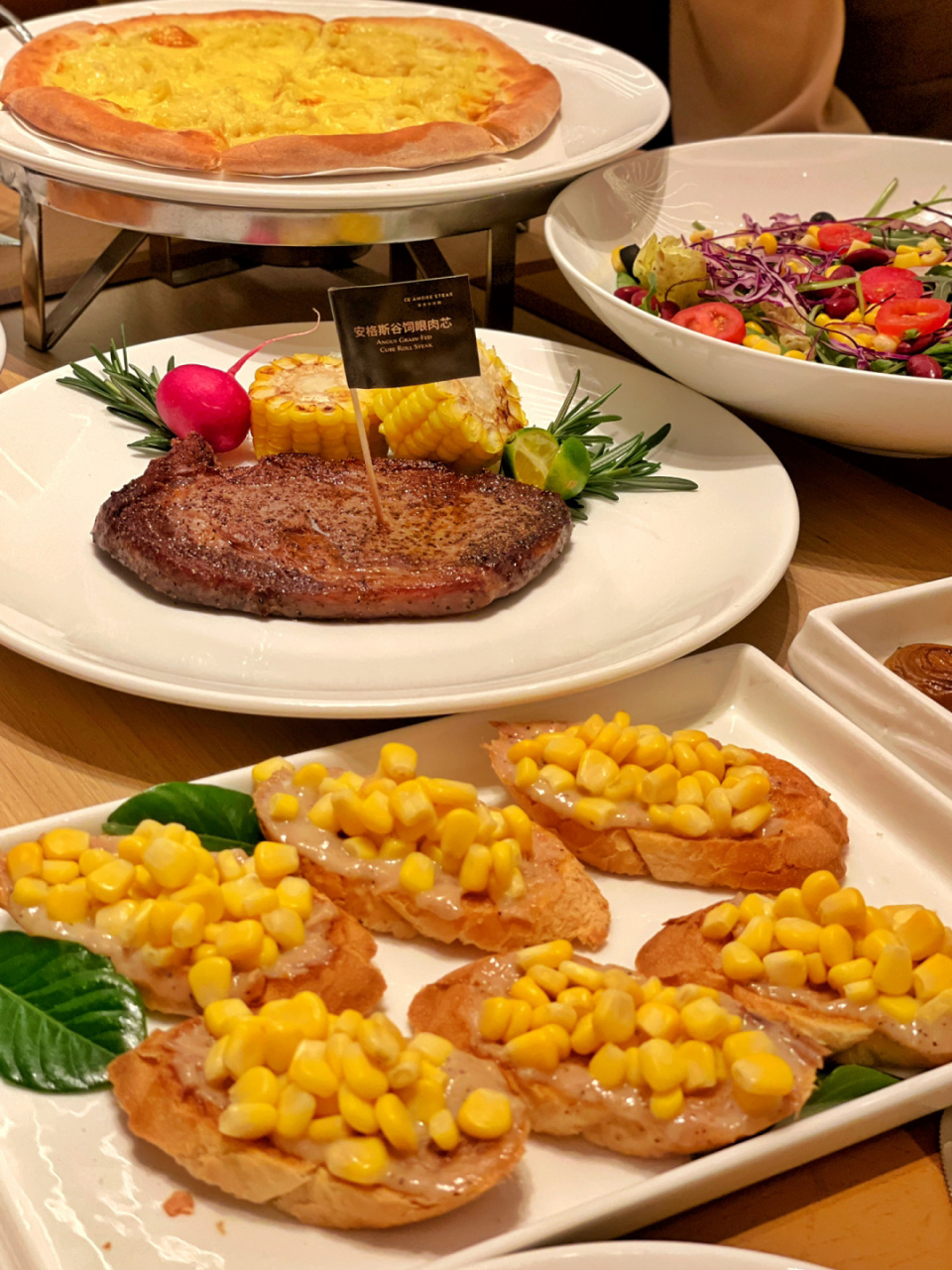 爱意牛排居然来杭州萧山万象汇啦 装修还是我爱的低调又大气的金色