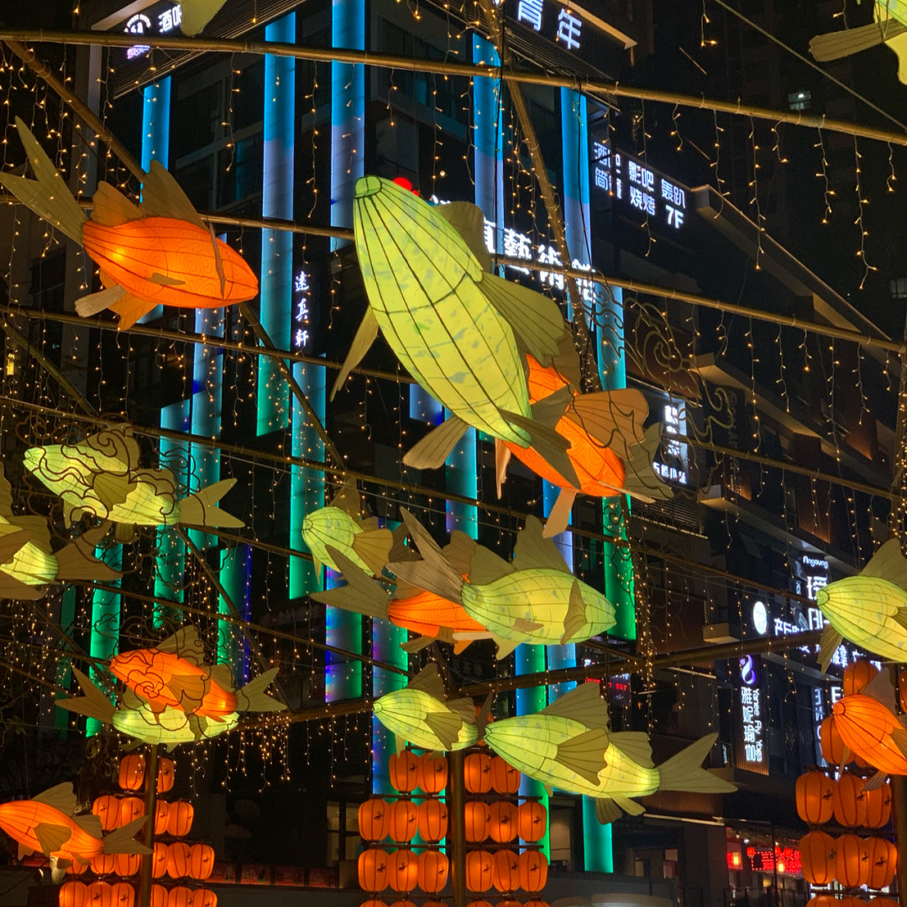 全重庆主城里最漂亮的免费灯会就在南滨路 长嘉汇弹子石老街的灯可以