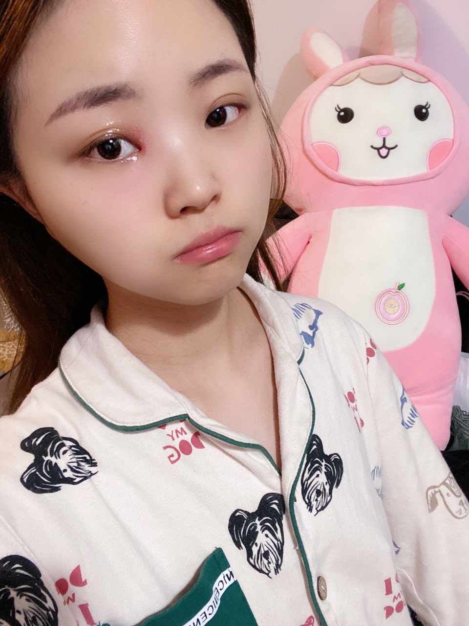 大前天去了趟动物园 下午回家眼睛就不对劲了 突然就发现眼角发痒