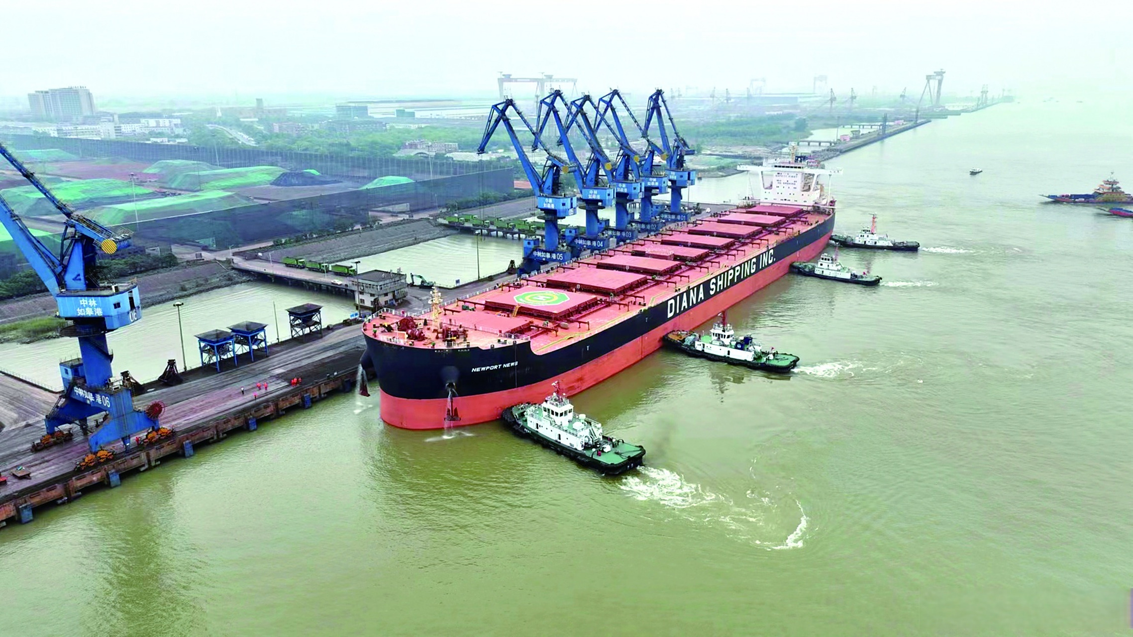 晚安如皋# 12日,马绍尔群岛籍"新港"轮顺利靠泊中林如皋港1号泊位该 