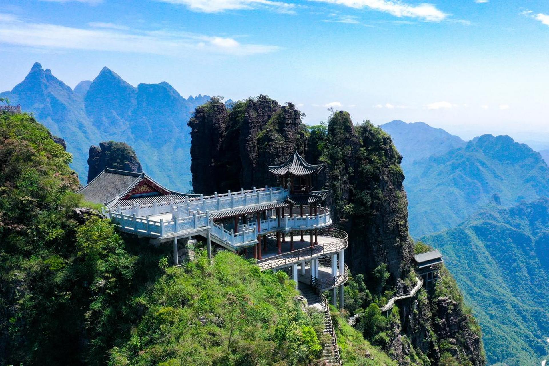 广西平南北帝山旅游区是国家aaaa级景区,地处大瑶山南麓,森林覆盖率达