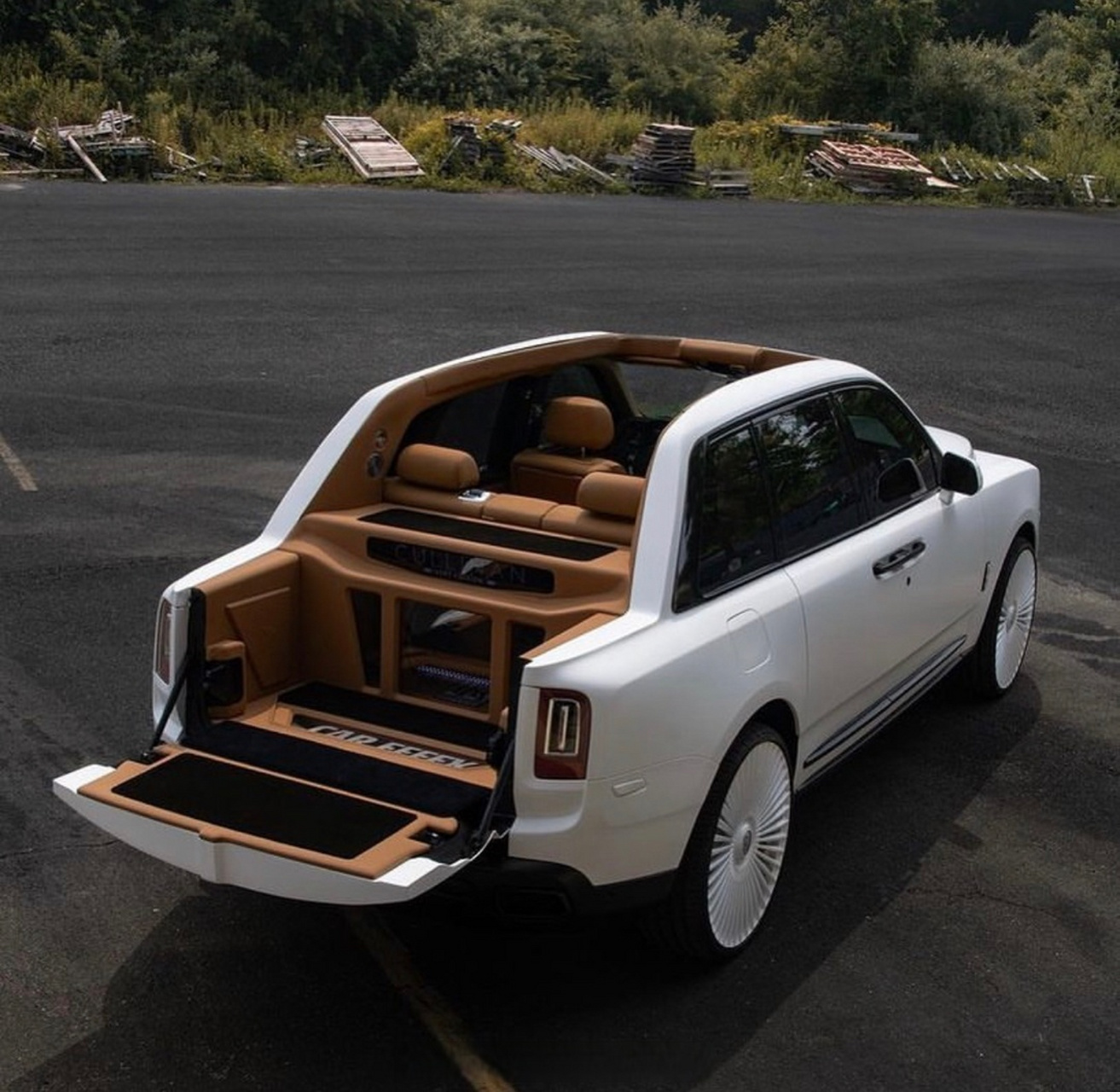 lil uzi vert是有点想象力在身上的,全球仅此一台的vert edition