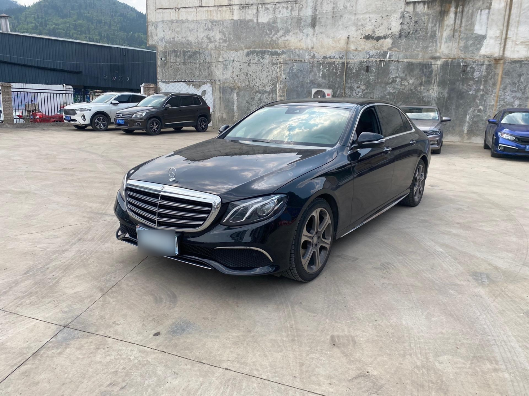 奔驰e300二手车报价多少钱一辆(2020奔驰e300二手车价格)