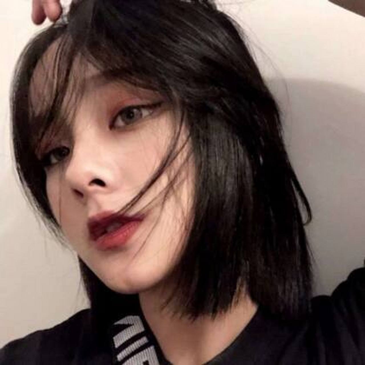 《12张时尚靓丽的90后美女真人网图女》 在我还未