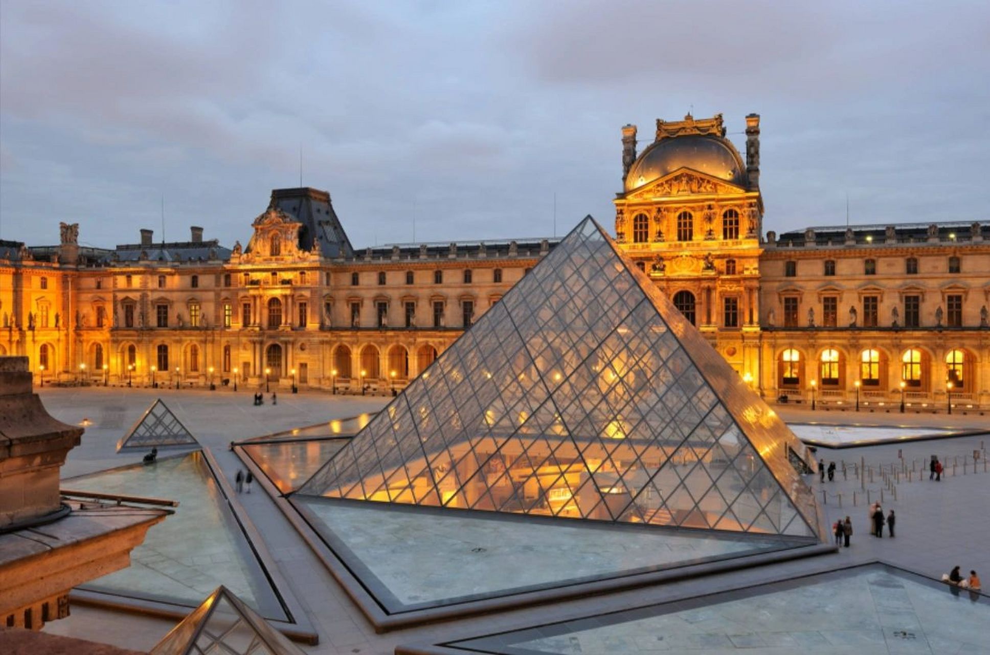 宫 8215中文名:卢浮宫博物馆 8215外文名:musée du louvre