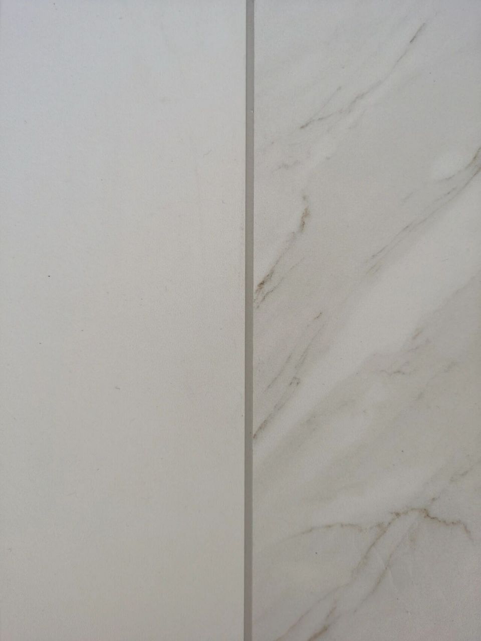 白色瓷磚最適合的美縫顏色 白瓷砖可以用灰色的美缝剂比较好看.