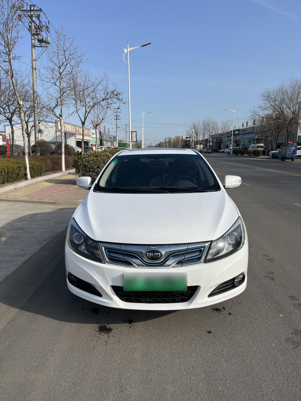 16年16款比亚迪e5豪华,续航305公里,个人非营运,带天窗,真皮座椅,到车