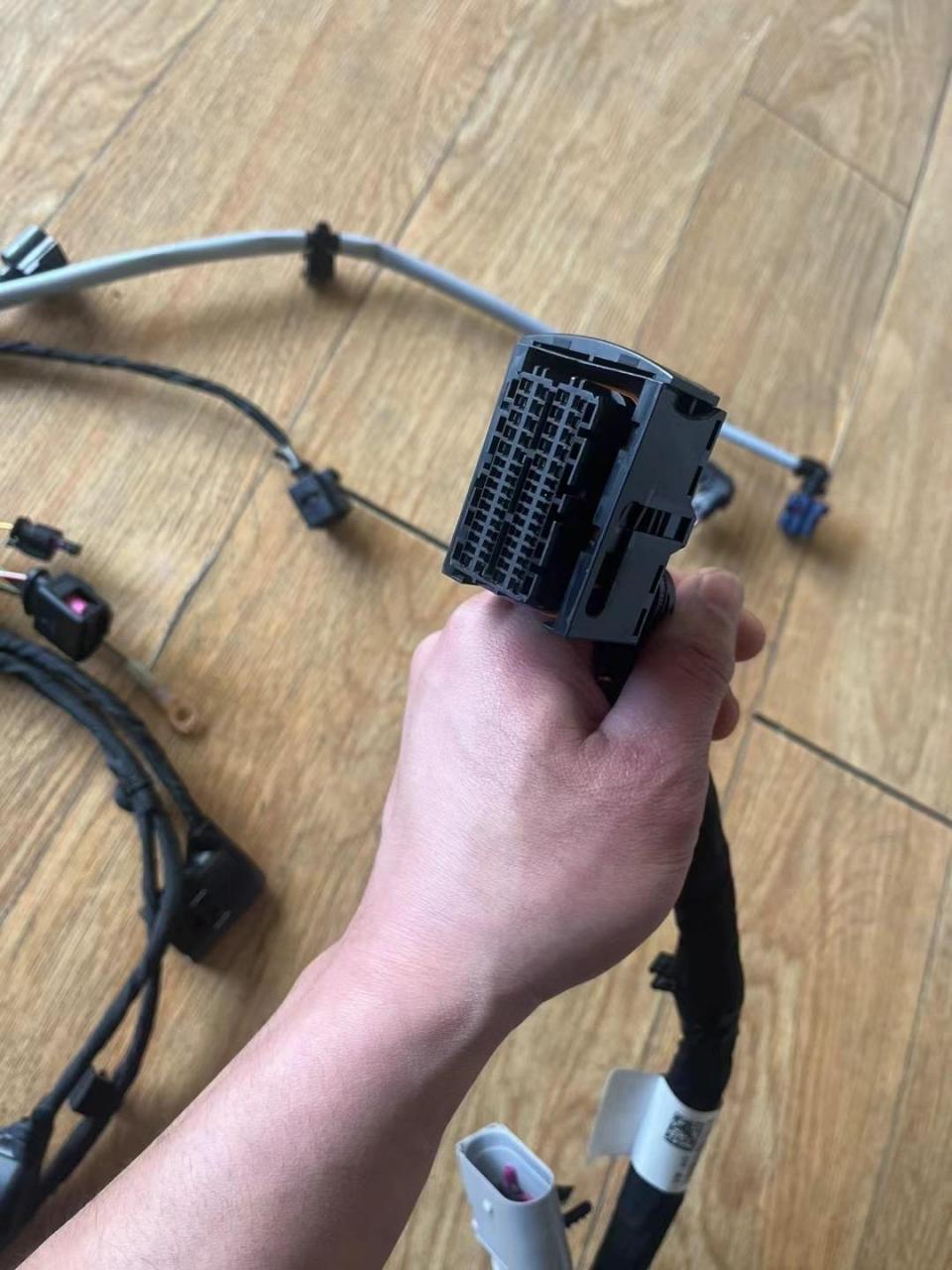 大众高尔夫ea211的通病,机油控制阀,机油压力传感器漏油,电脑板进机油