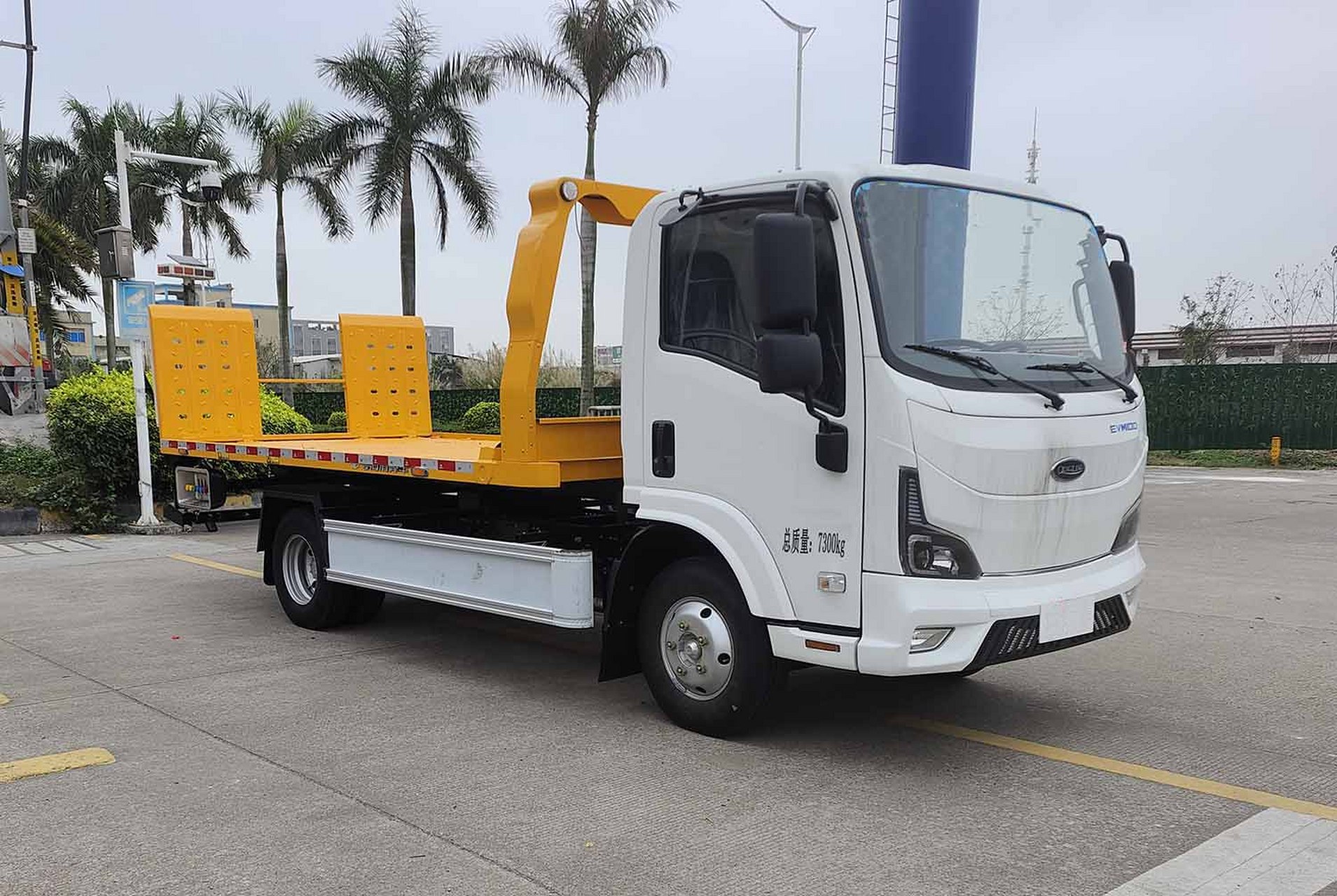 粤海纯电动清障车.磷酸铁锂蓄电池,总质量7.3吨,整备质量4.