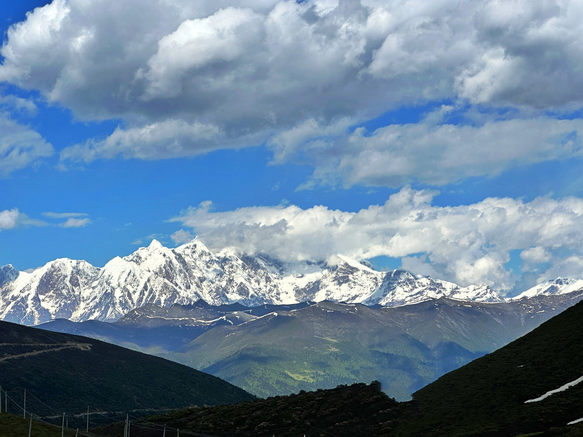西藏色季拉山垭口观景台,远眺南迦巴瓦峰 南迦巴瓦峰海拔7782米,是