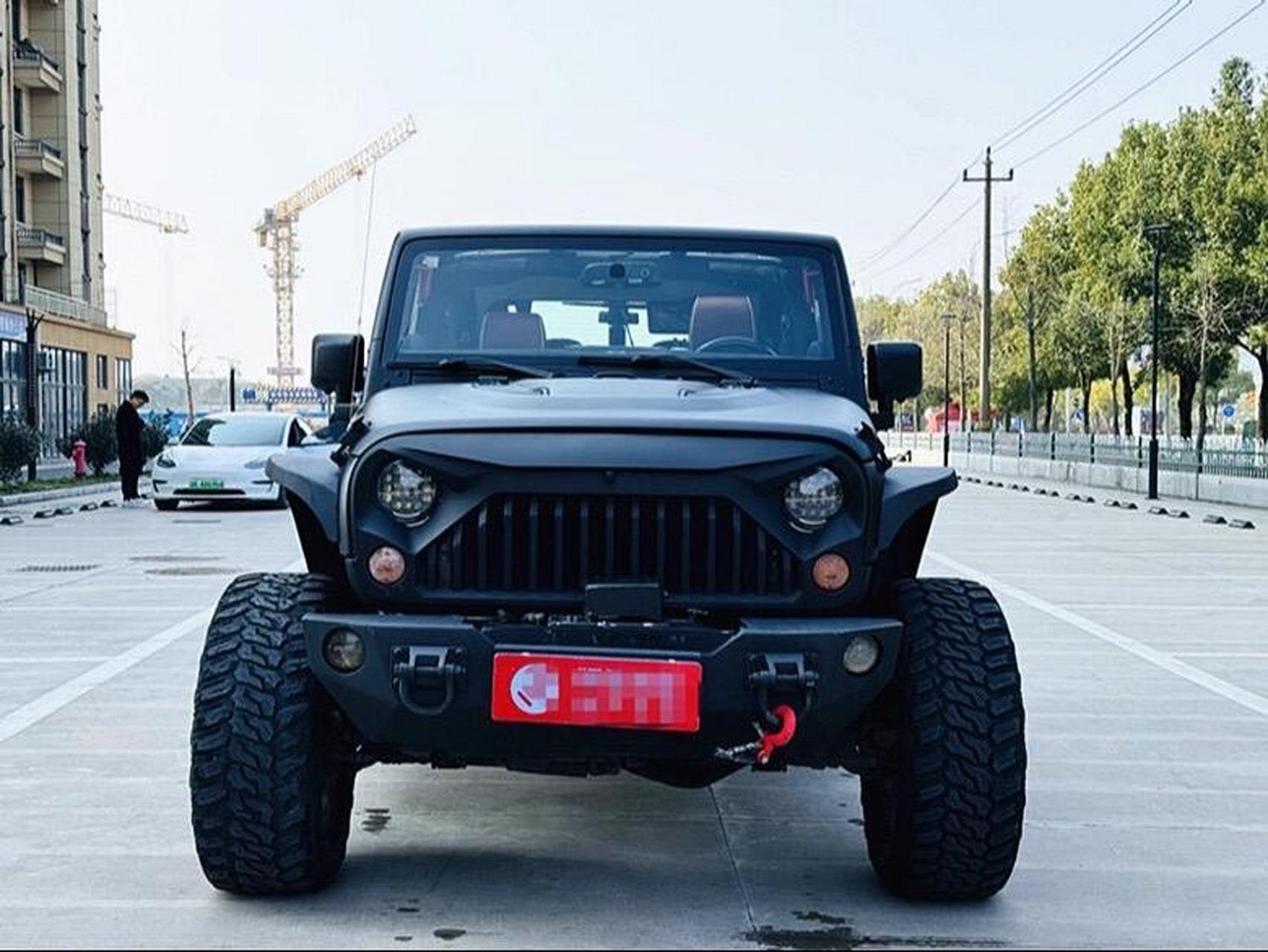 吉普牧马人新款双门越野版 无敌改装 售价:9.