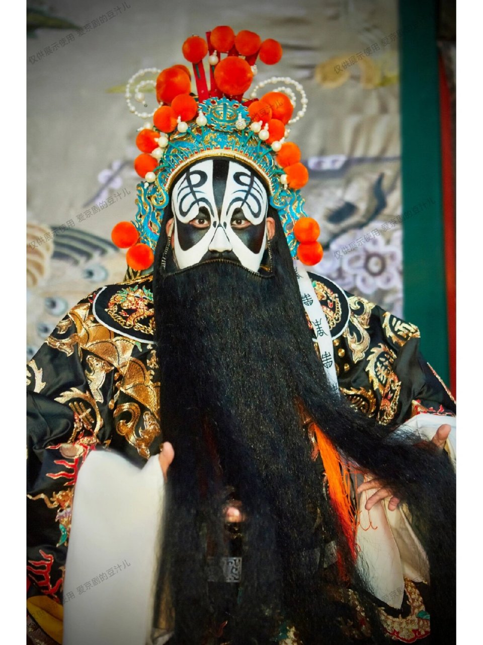 京剧《霸王别姬》之霸王(近照) 霸王项羽脸谱为无双脸,双眉为寿字眉