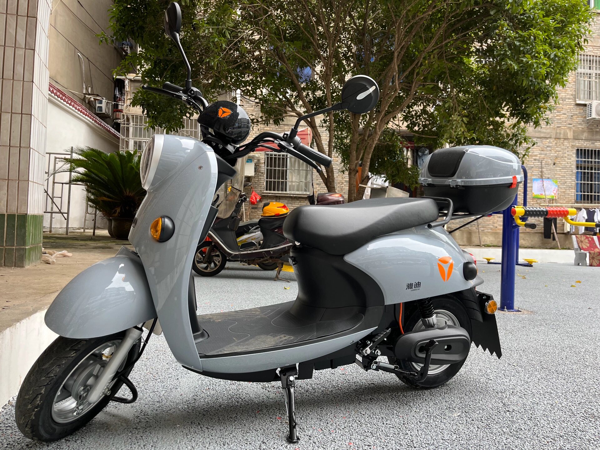 2021款雅迪米彩电动车