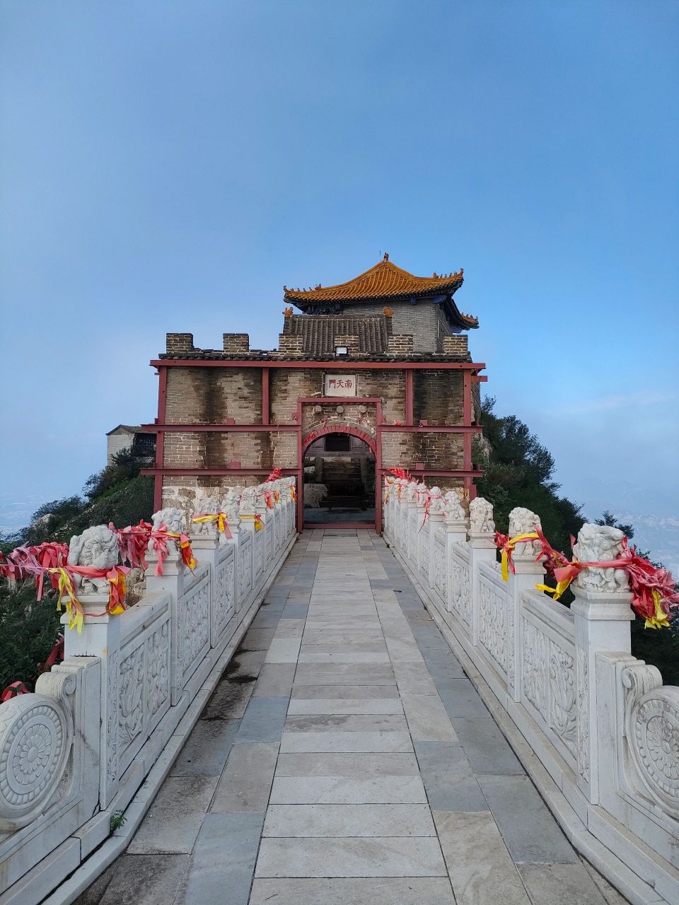 张家口鸡鸣山风景区图片