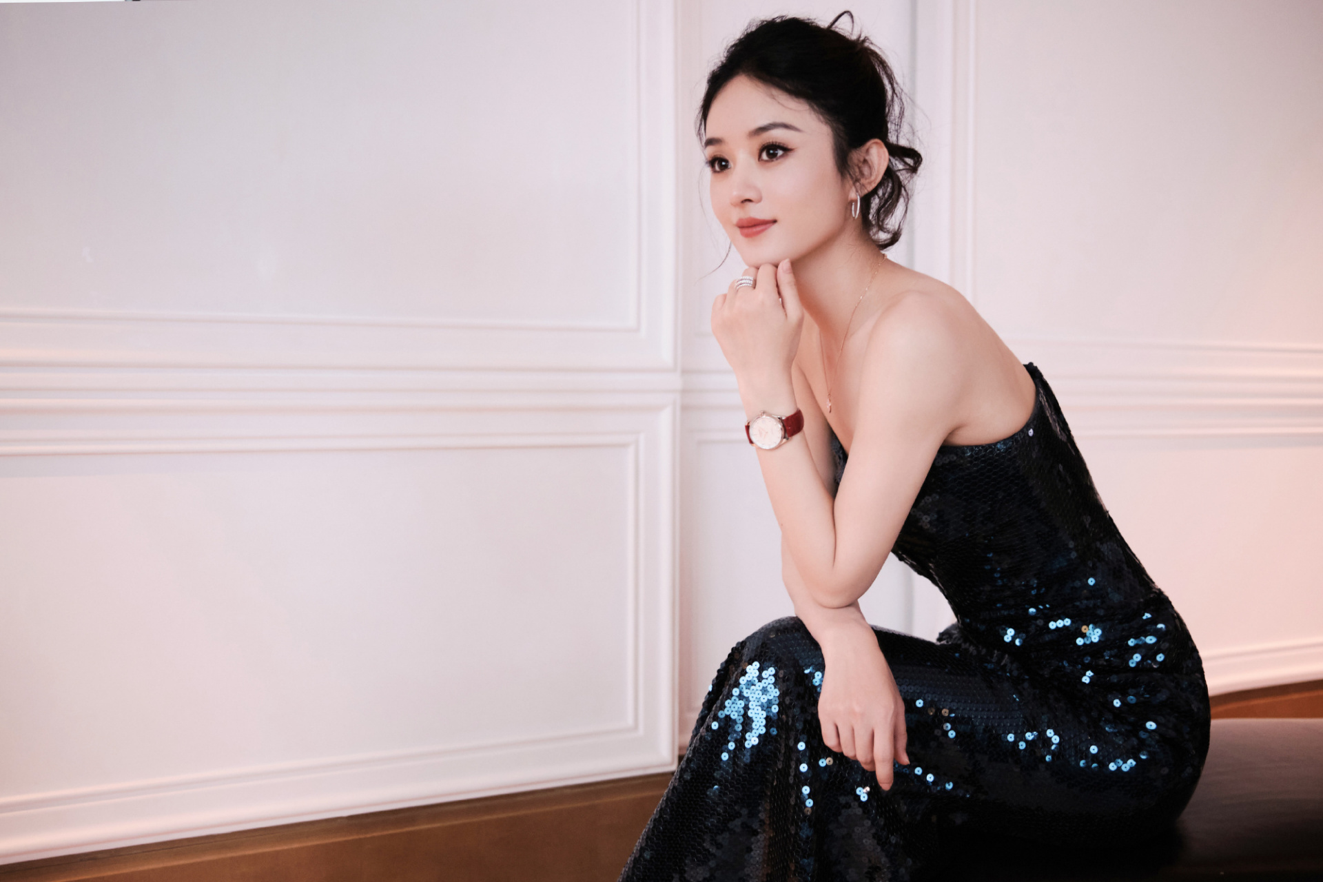 赵丽颖一身黑色抹胸礼服裙,优雅浪漫心动唯美