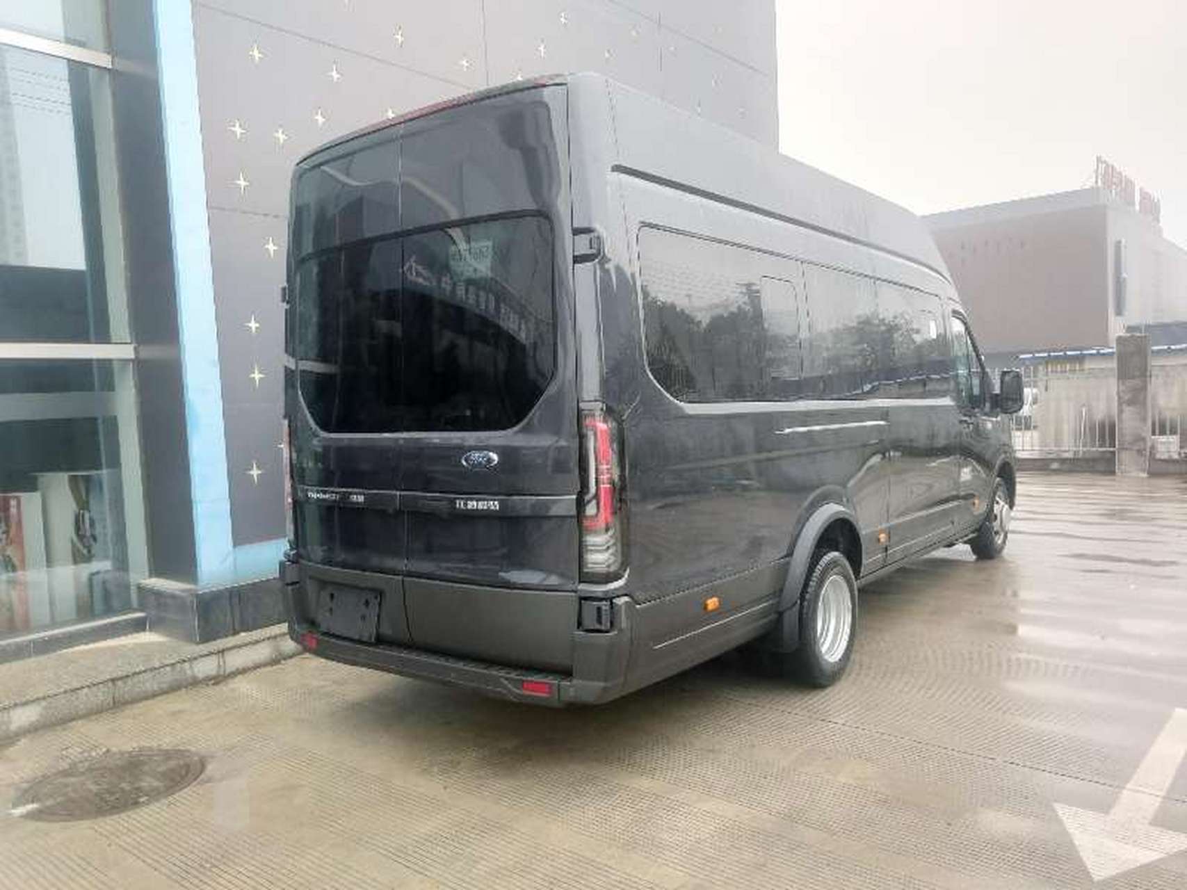 全顺t8加长轴17座福特17座江铃福特