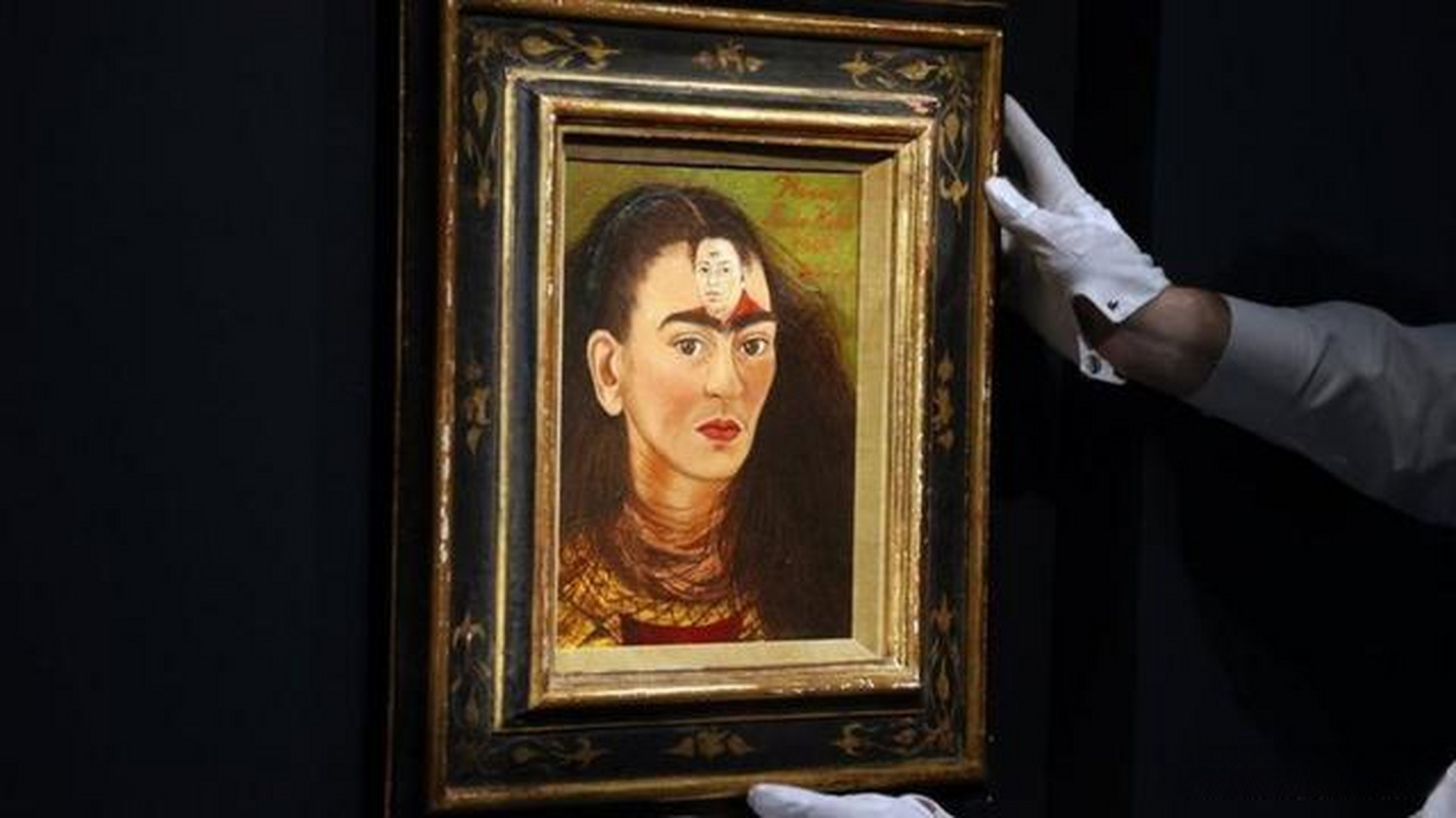 墨西哥女画家芙烈达·卡萝(frida kahlo)的一幅作品在美国纽约苏富比