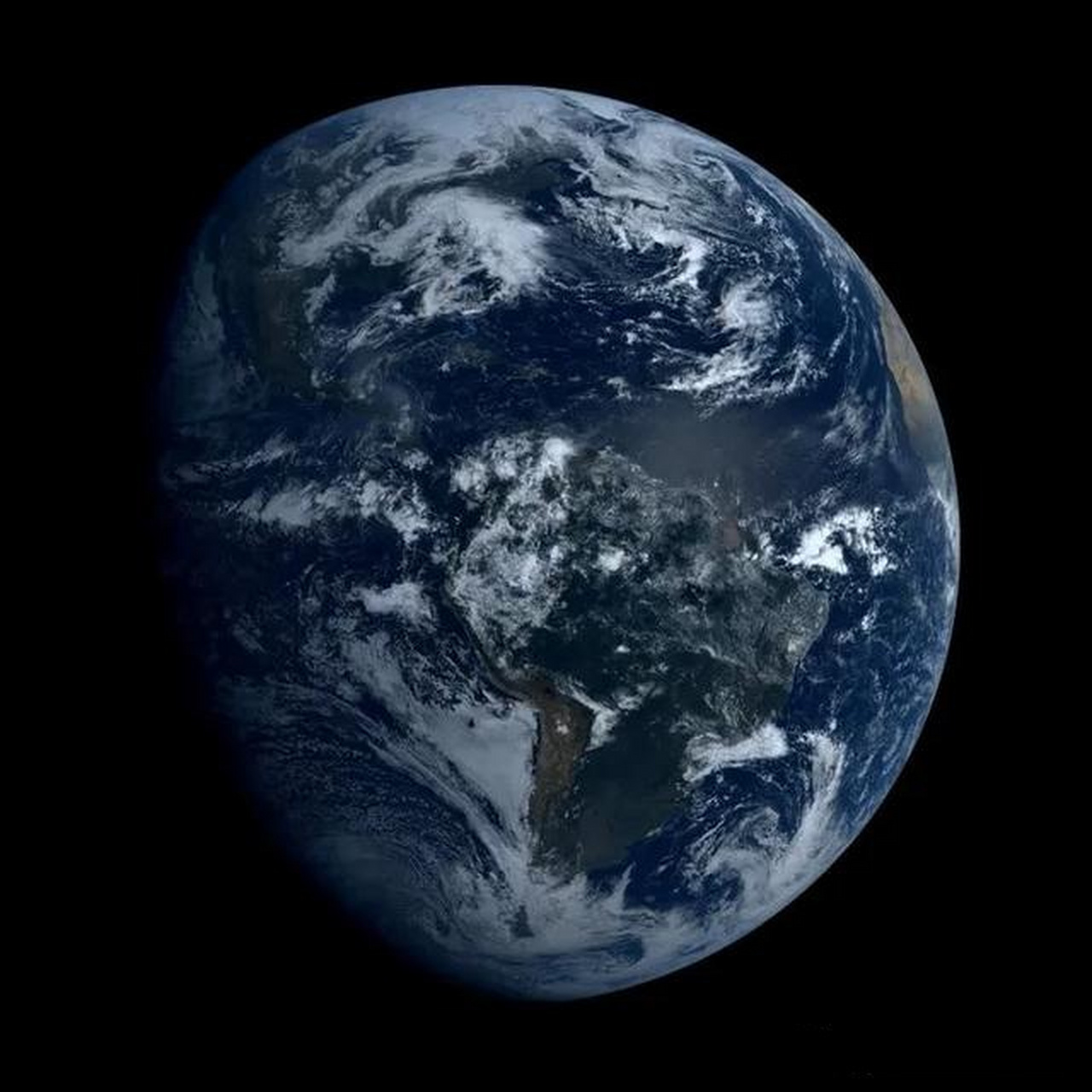 nasa 卫星刚刚拍摄的地球.