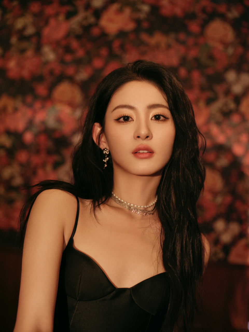 欢娱影视演员@赵晴ht 法式复古写真今日释出.