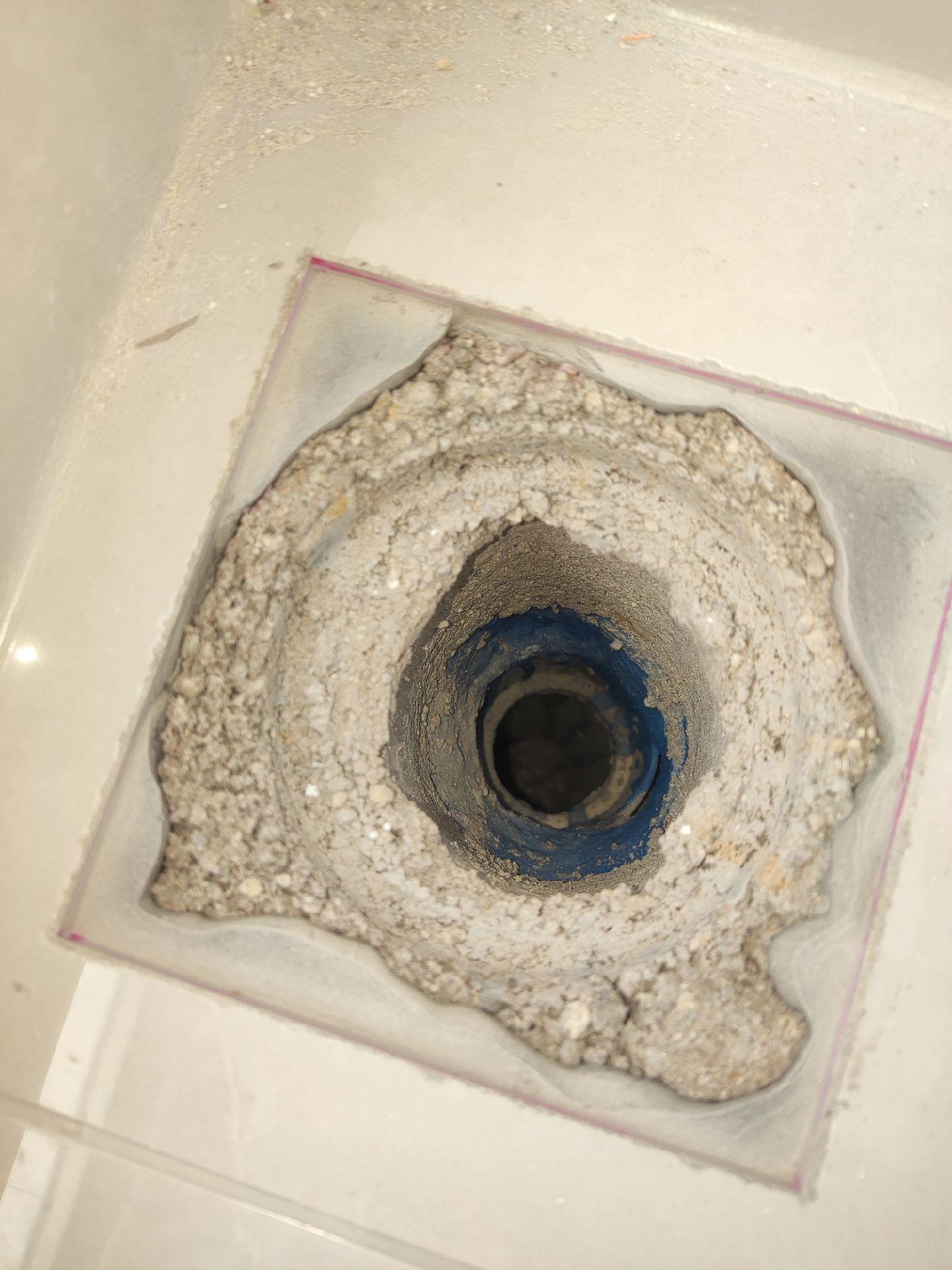 地漏有断层,用这个内插接出来50管,连接到地漏就可以了,内插插在下