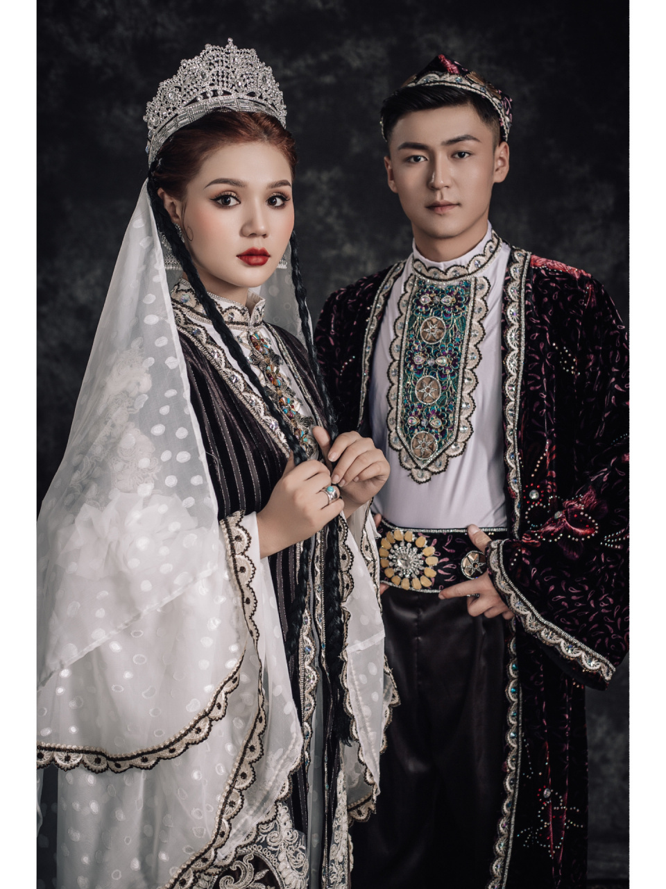 今日拍摄维吾尔族服装92 维吾尔族服装———花样繁多,具有特色