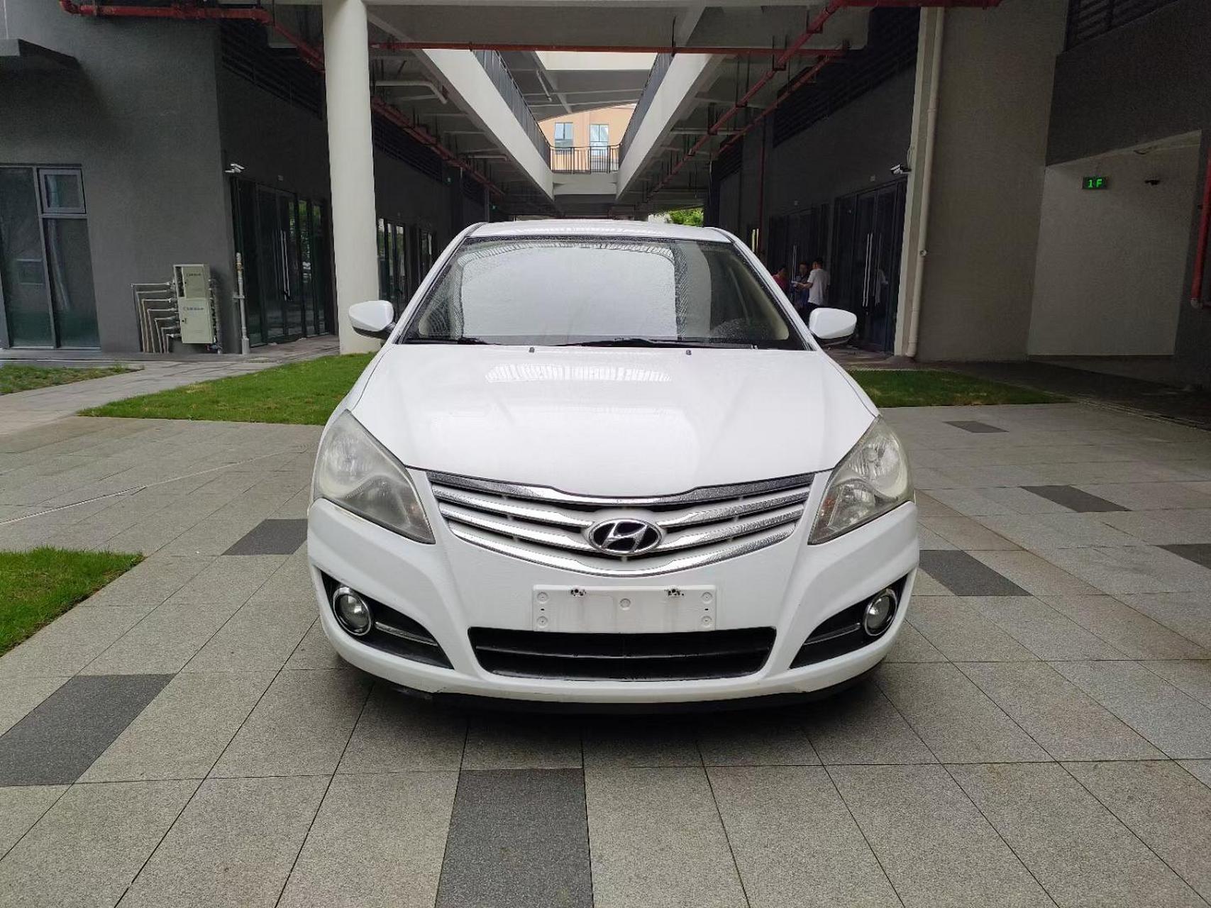 到店最美白色11年现代悦动自动波,发动机变速箱干爽,表显10公里,费用