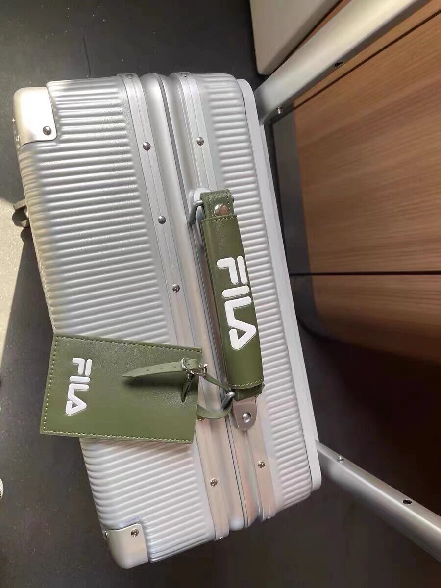 斐乐行李箱 260转