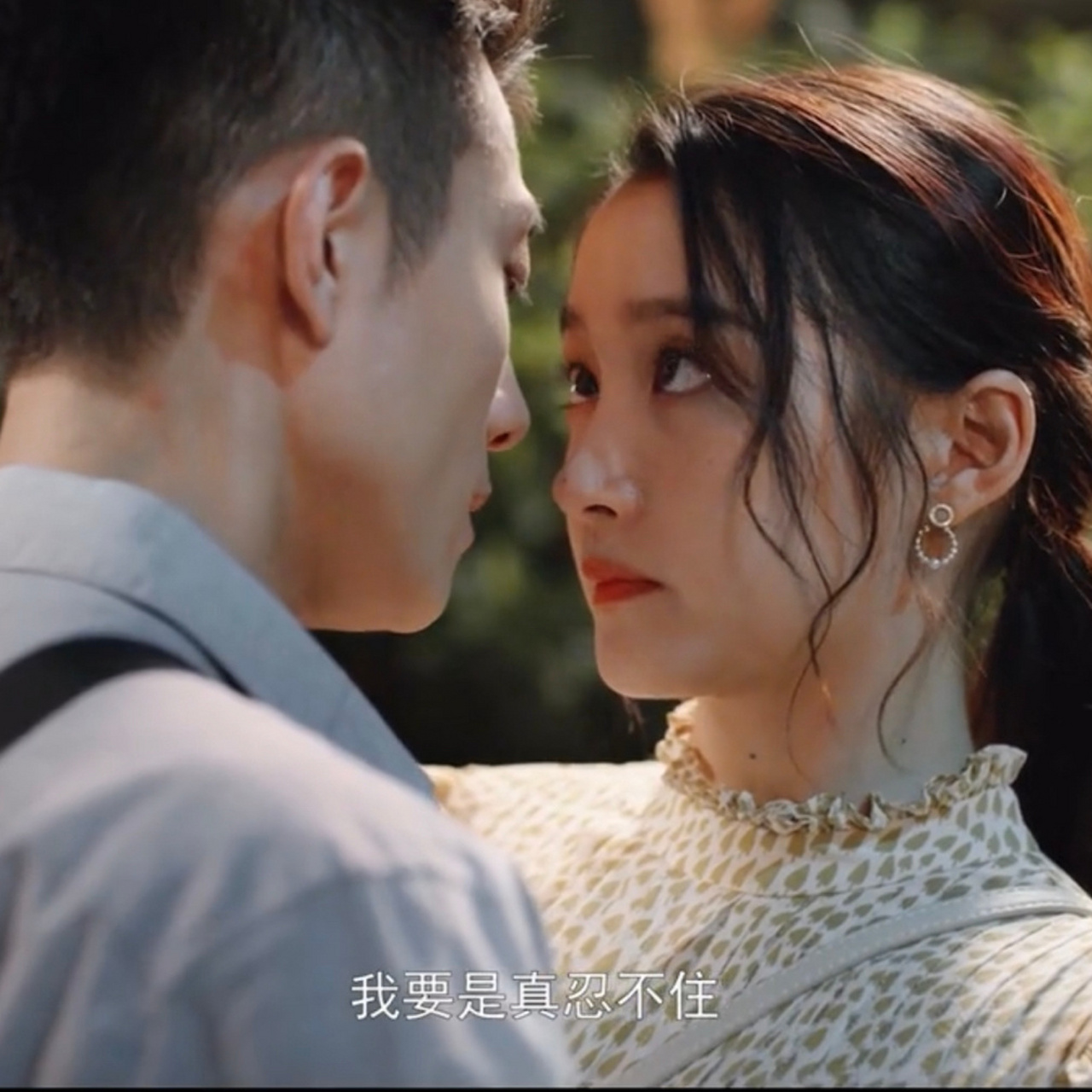 张一山和关晓彤拍戏踩板子# 哈哈哈,俩人身高是谁瞒报了吧说!