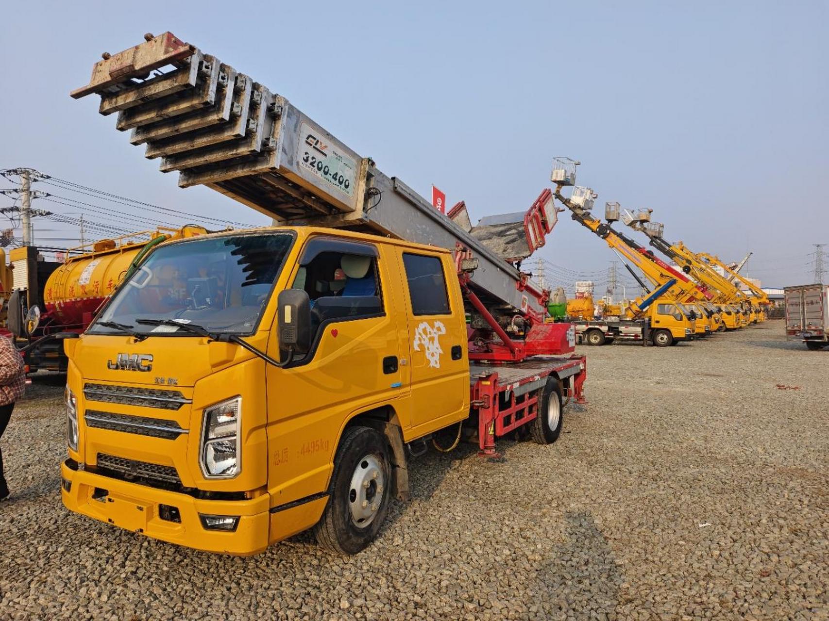 58号:高丽亚32米蓝牌云梯车 ①上牌:2021年4月 ②保险/年检:2024年4月