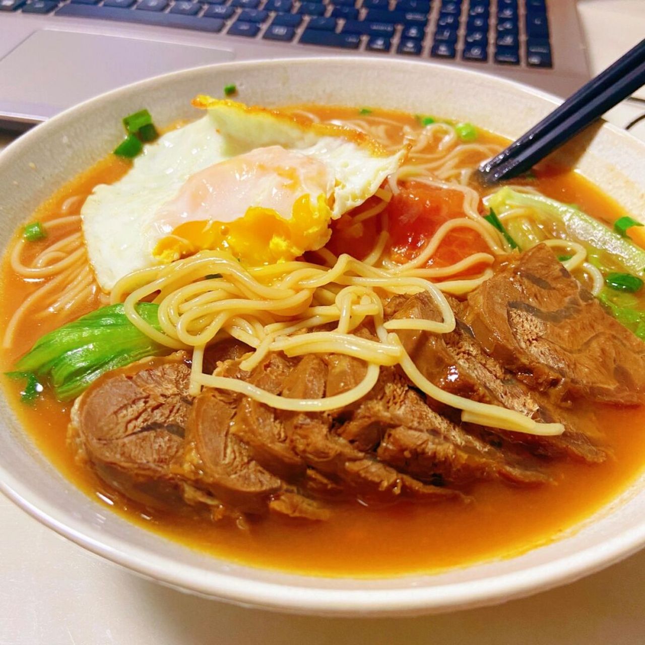 番茄97卤牛肉汤面 下雨天来一碗热腾腾的面条90 早上卤好的牛肉